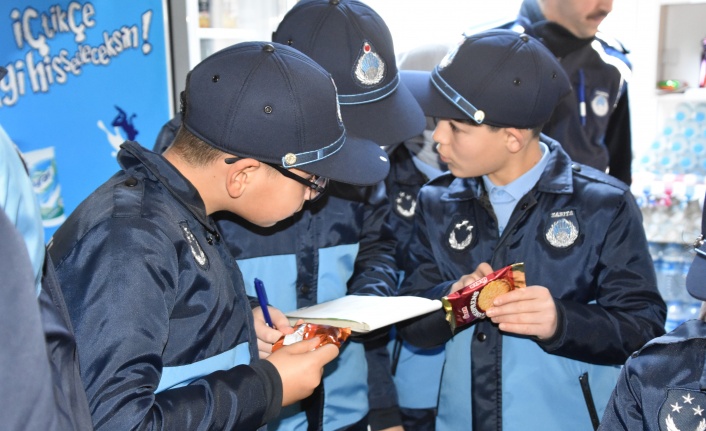 Pendik’te çocuk zabıtalar, kantin ve pazarları denetledi