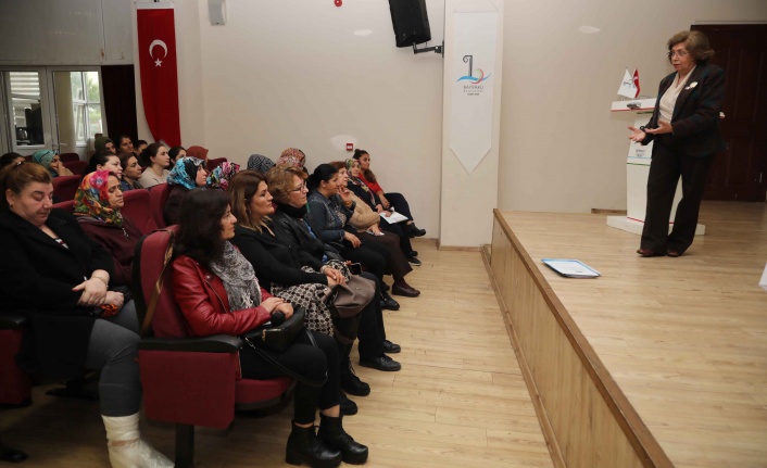 Bayraklı'da 'Kadın hakları' semineri