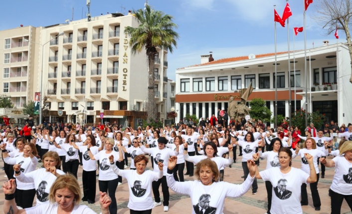 Çeşme’nin kadın efeleri sahnede!