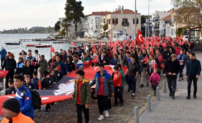 Foçalılar Şehitler için Yürüdü