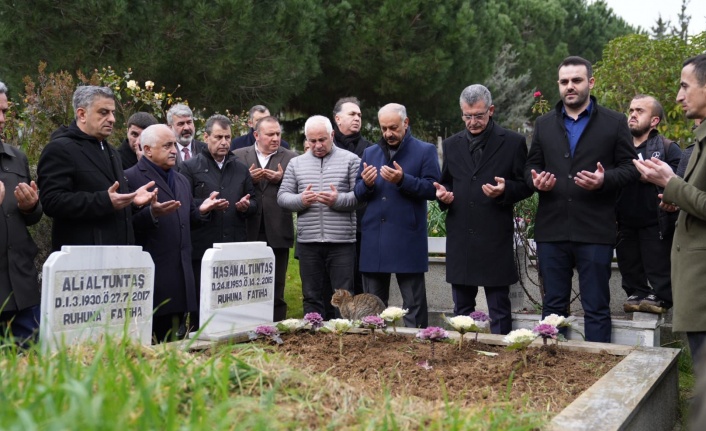 Başkan Altuntaş kabri başında anıldı