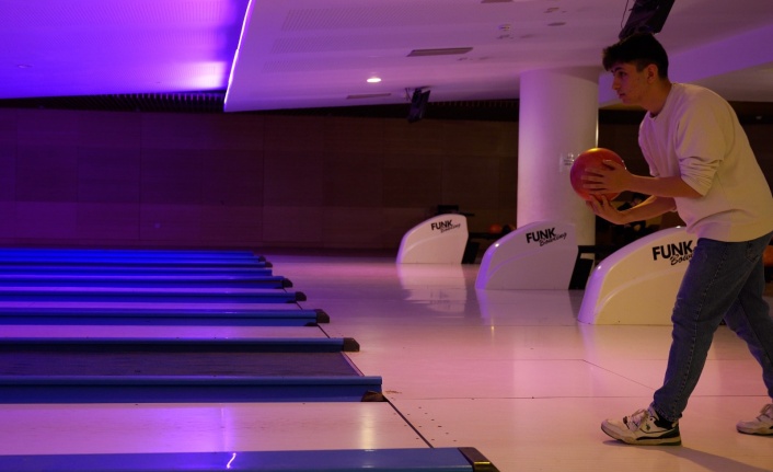 Tuzlalı gençlerin bowling kapışması