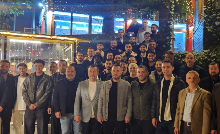 KÜÇÜKYALI YELKEN SPOR’DA YENİ SEZON ÖNCESİ MORAL YEMEĞİ