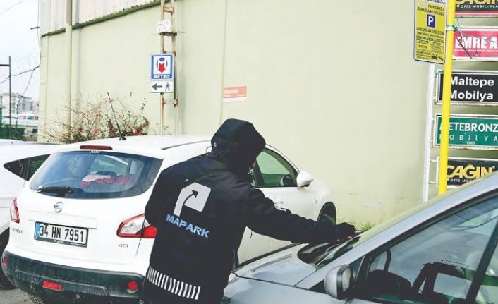 Maltepe de sokaklarda Otopark parasına son