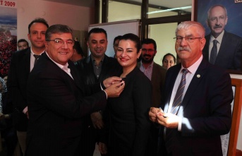 Üyelik rozeti takan CHP'li Sındır:  Partimiz iktidara yürüyor
