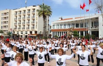 Çeşme’nin kadın efeleri sahnede!