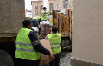 Bergama topyekûn depremzedelerin yanında