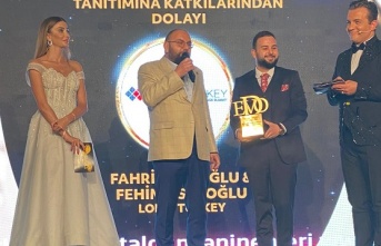 Fahri Ustaoğlu ve  Fehim Ustaoğlu'na Dijital  Dünyanın Enleri Ödülü