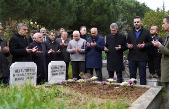 Başkan Altuntaş kabri başında anıldı