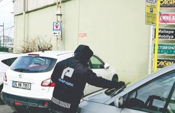 Maltepe de sokaklarda Otopark parasına son