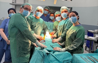 Başhekim Makamda Değil Ameliyathanedeydi: İlk Gününde Organ Nakli Yaptı